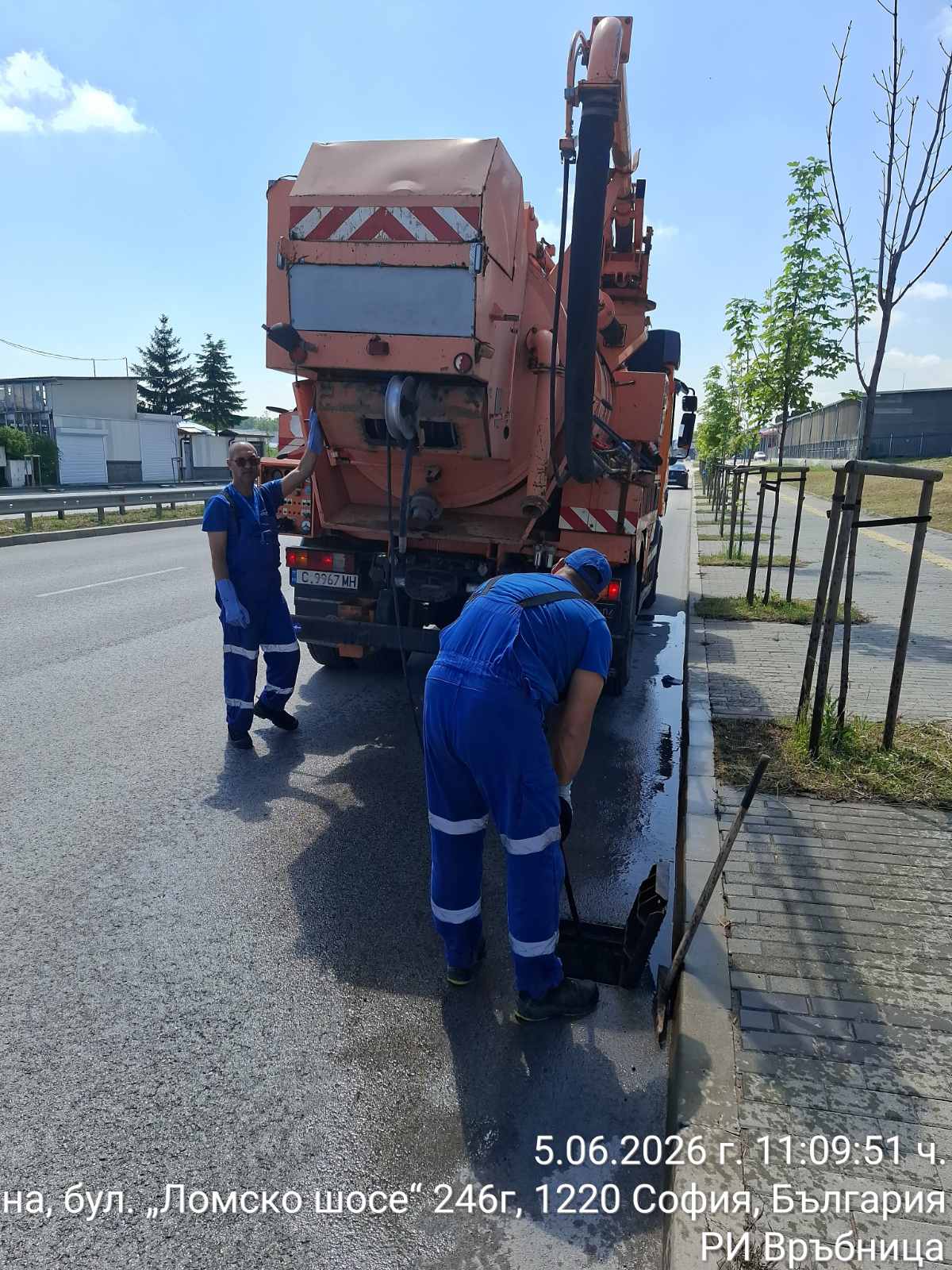 Почистване на дъждоприемни шахти