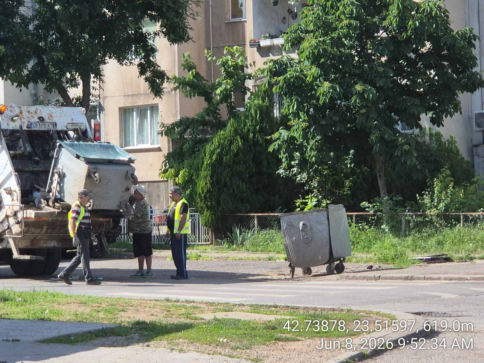 Обслужване на контейнери за битов отпадък
