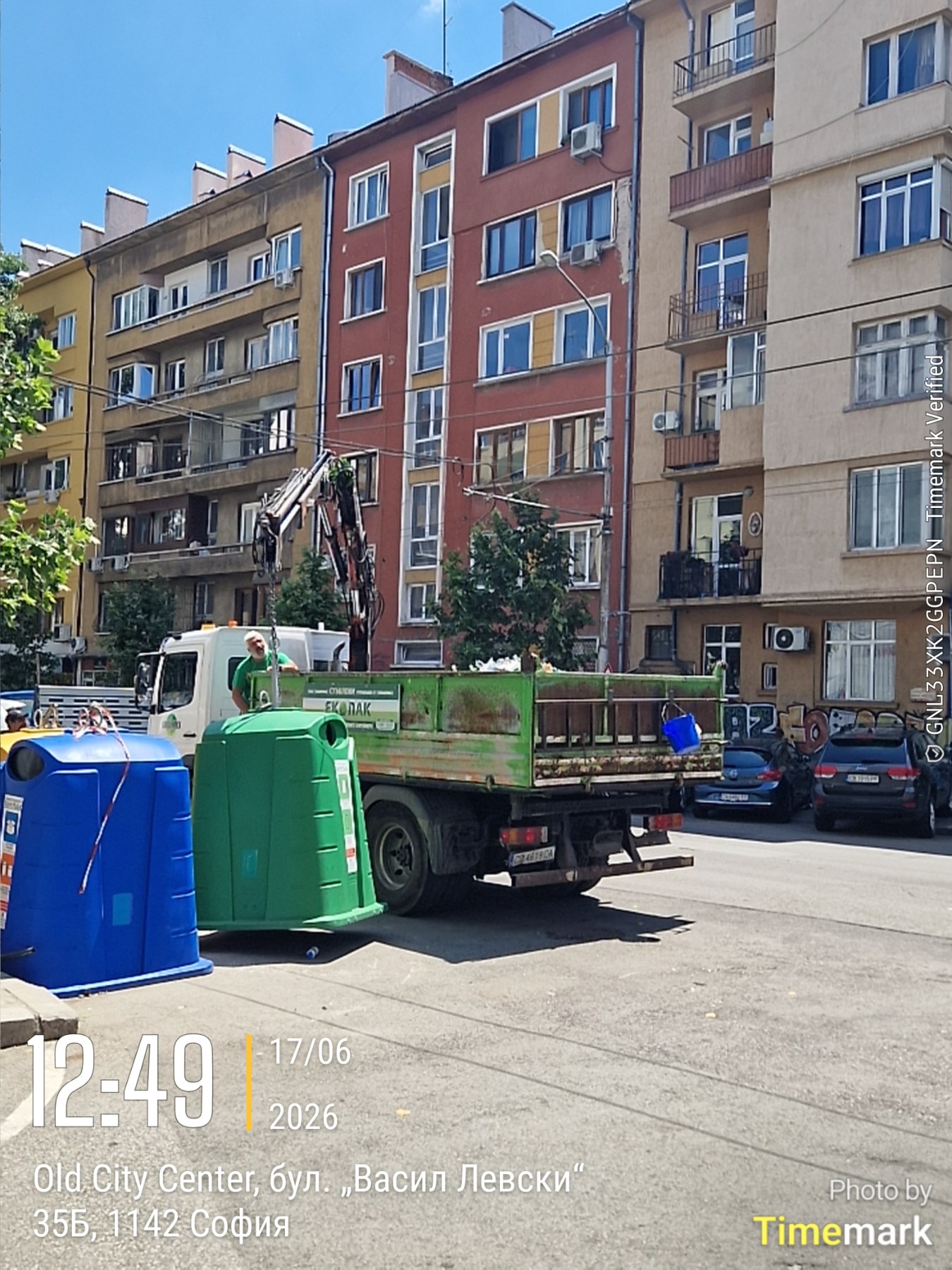 Обслужване на контейнери за разделно събиране 