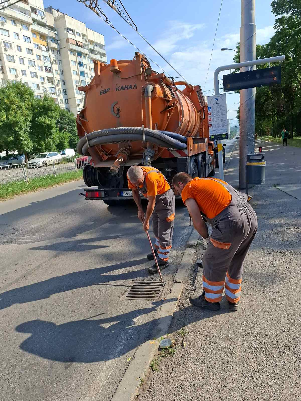 Почистване на дъждоприемни шахти