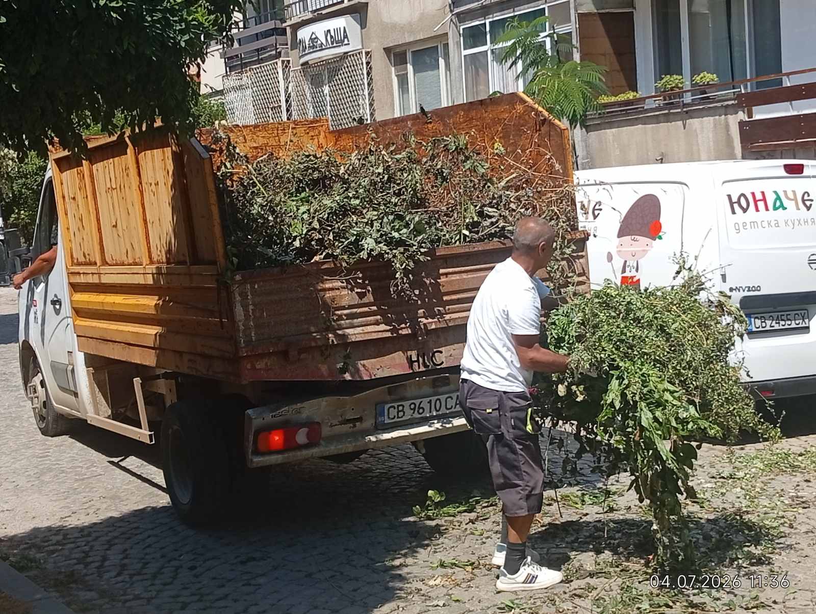 Събиране и транспортиране на зелени отпадъци