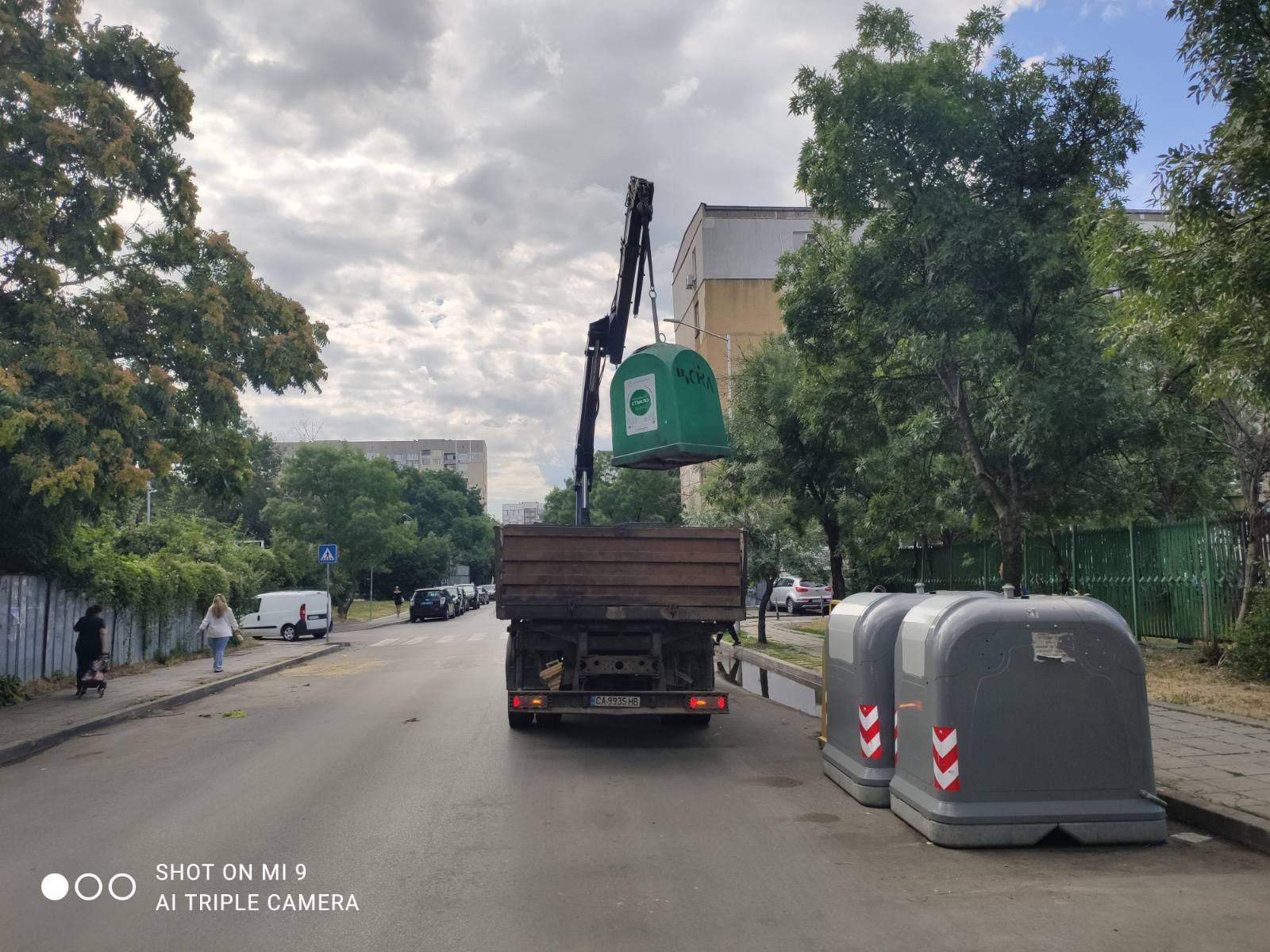 Обслужване на контейнери за разделно събиране 