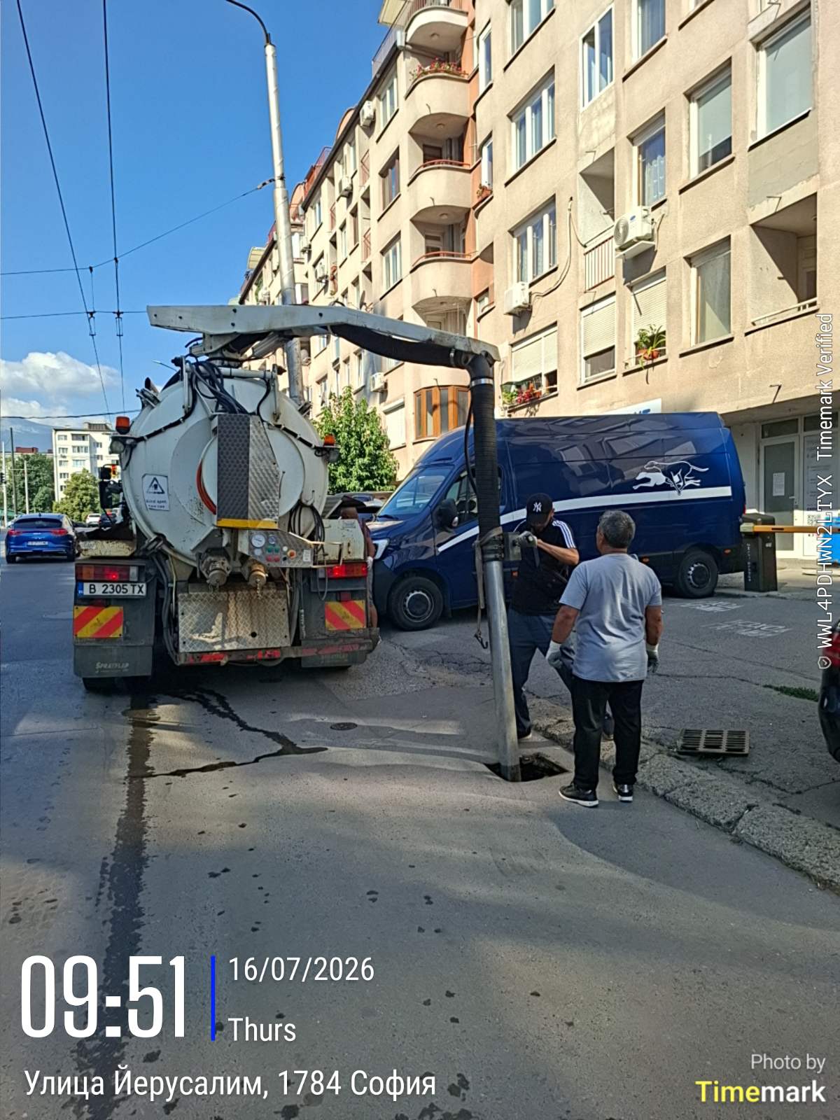 Почистване на дъждоприемни шахти