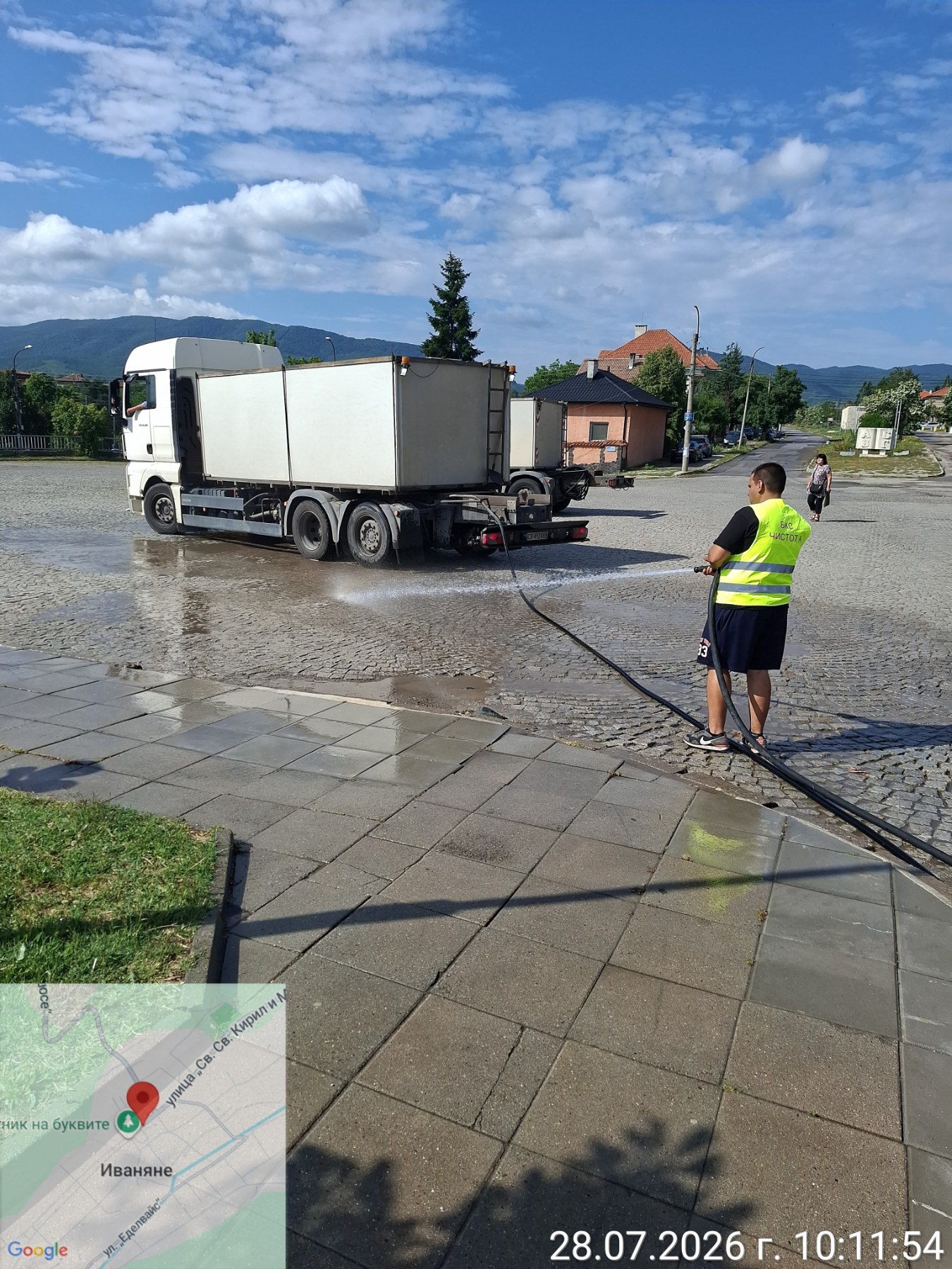 Миене на улични платна и обществени пространства