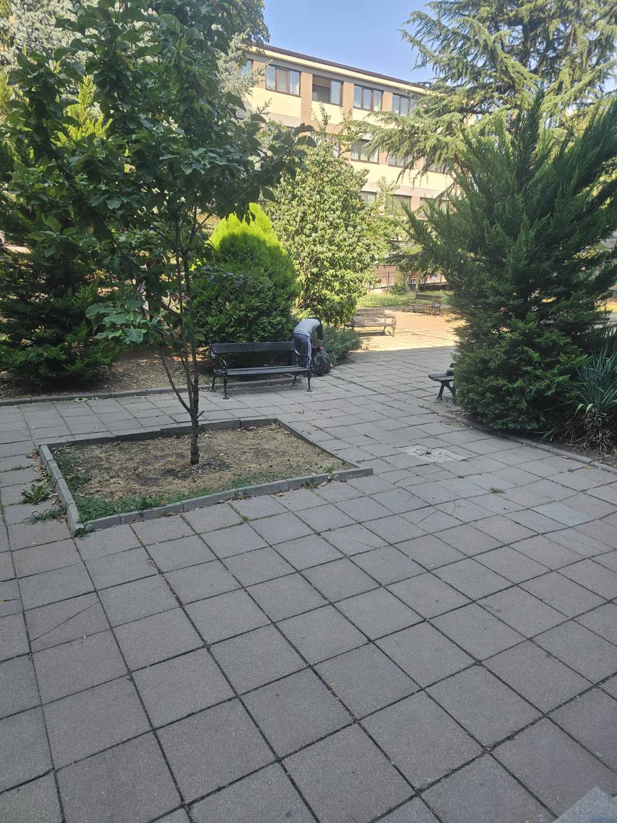 Обслужване на улични кошчета