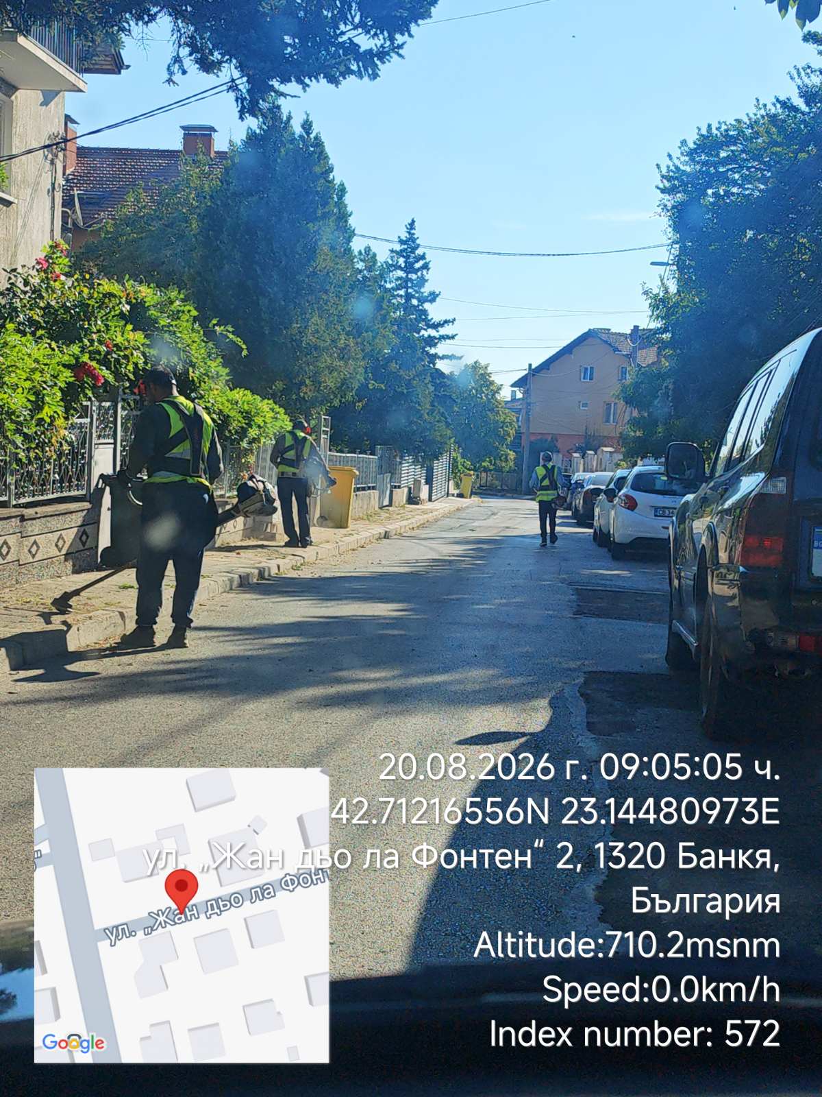 Третиране на прорасли треви по тротоари