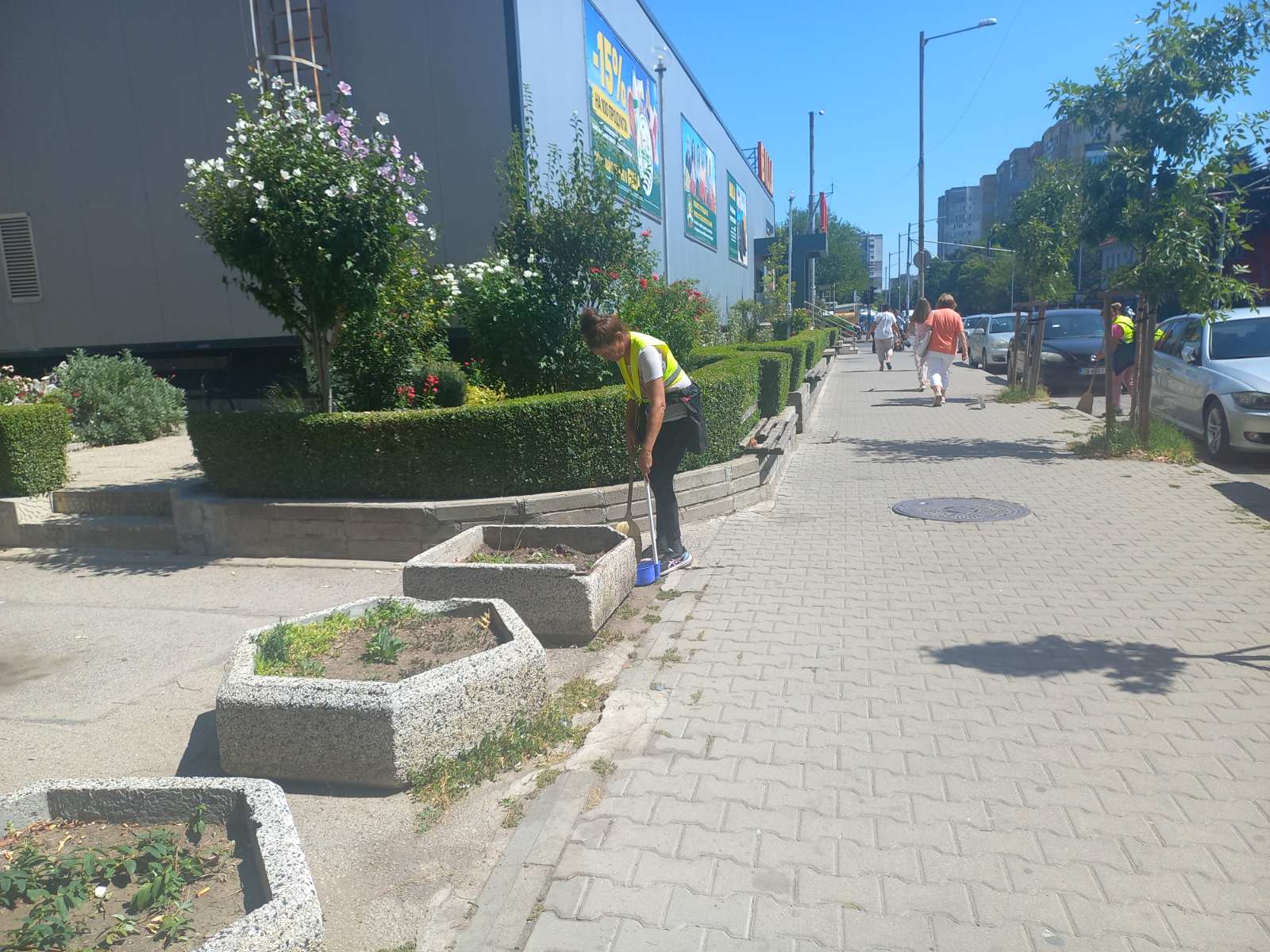 Почистване на обществени пространства и тротоари
