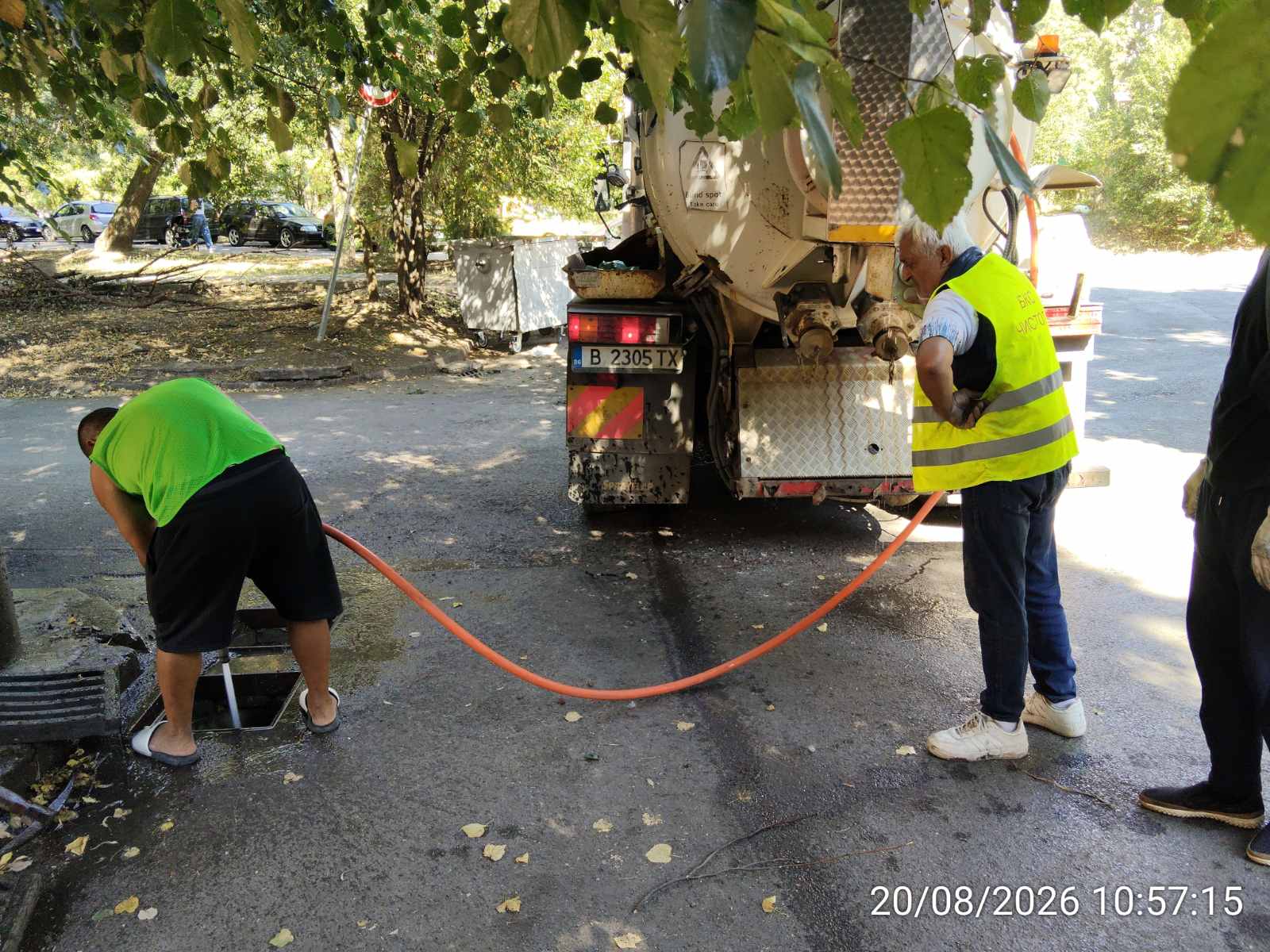 Почистване на дъждоприемни шахти