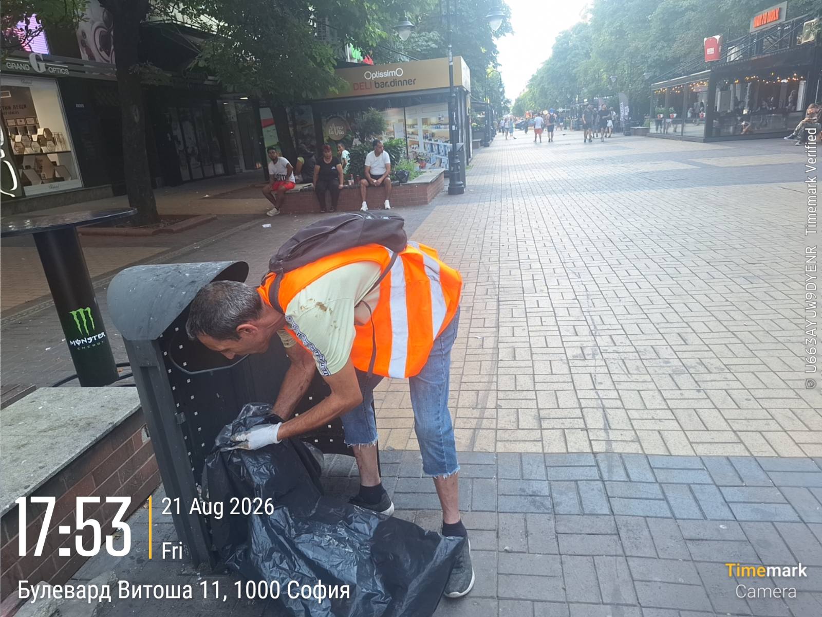 Обслужване на улични кошчета