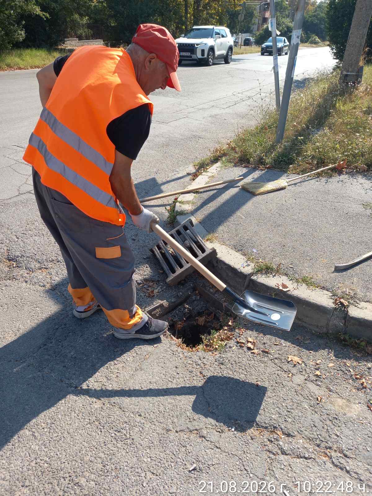 Почистване на дъждоприемни шахти