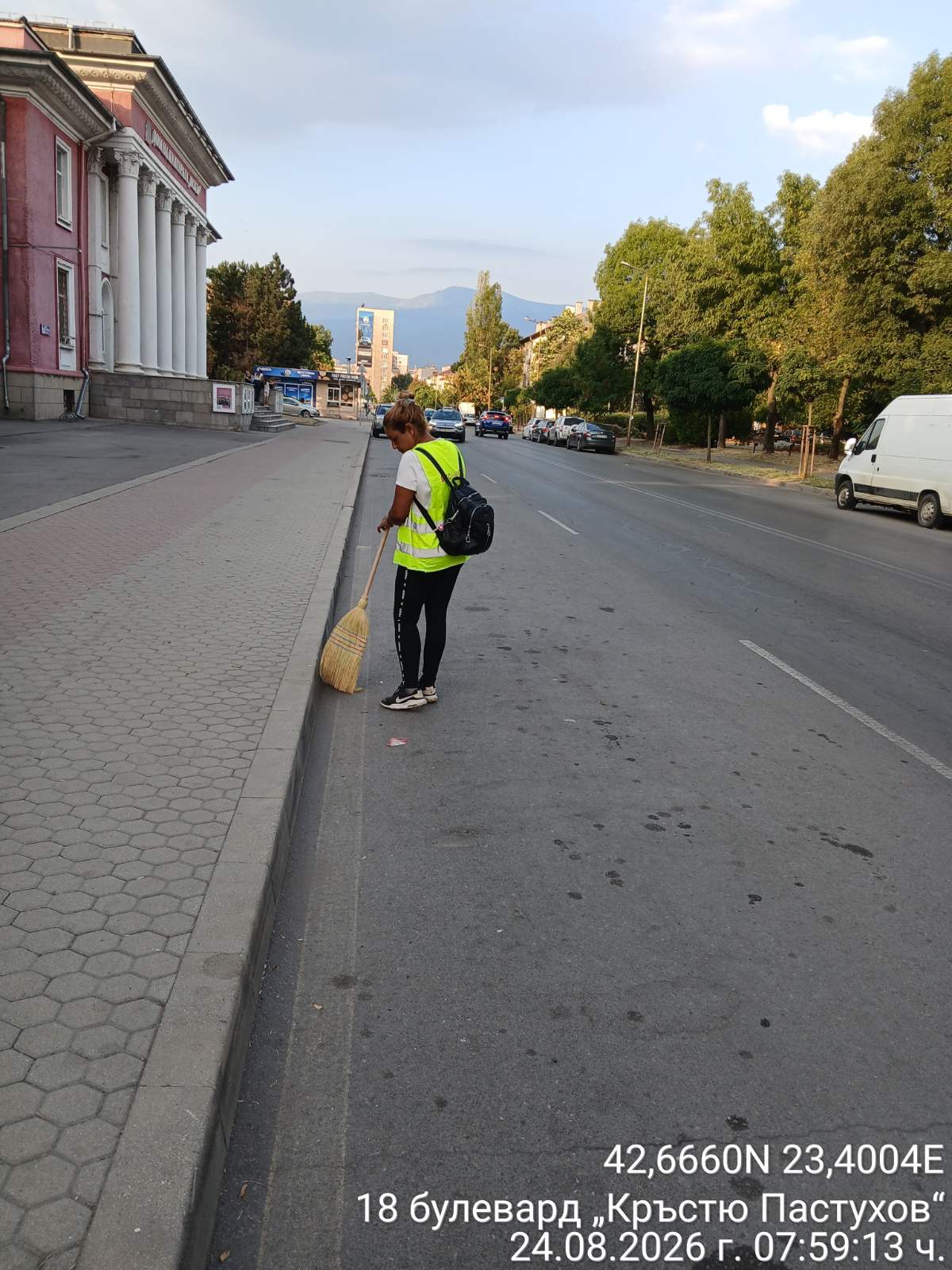 Почистване на обществени пространства
