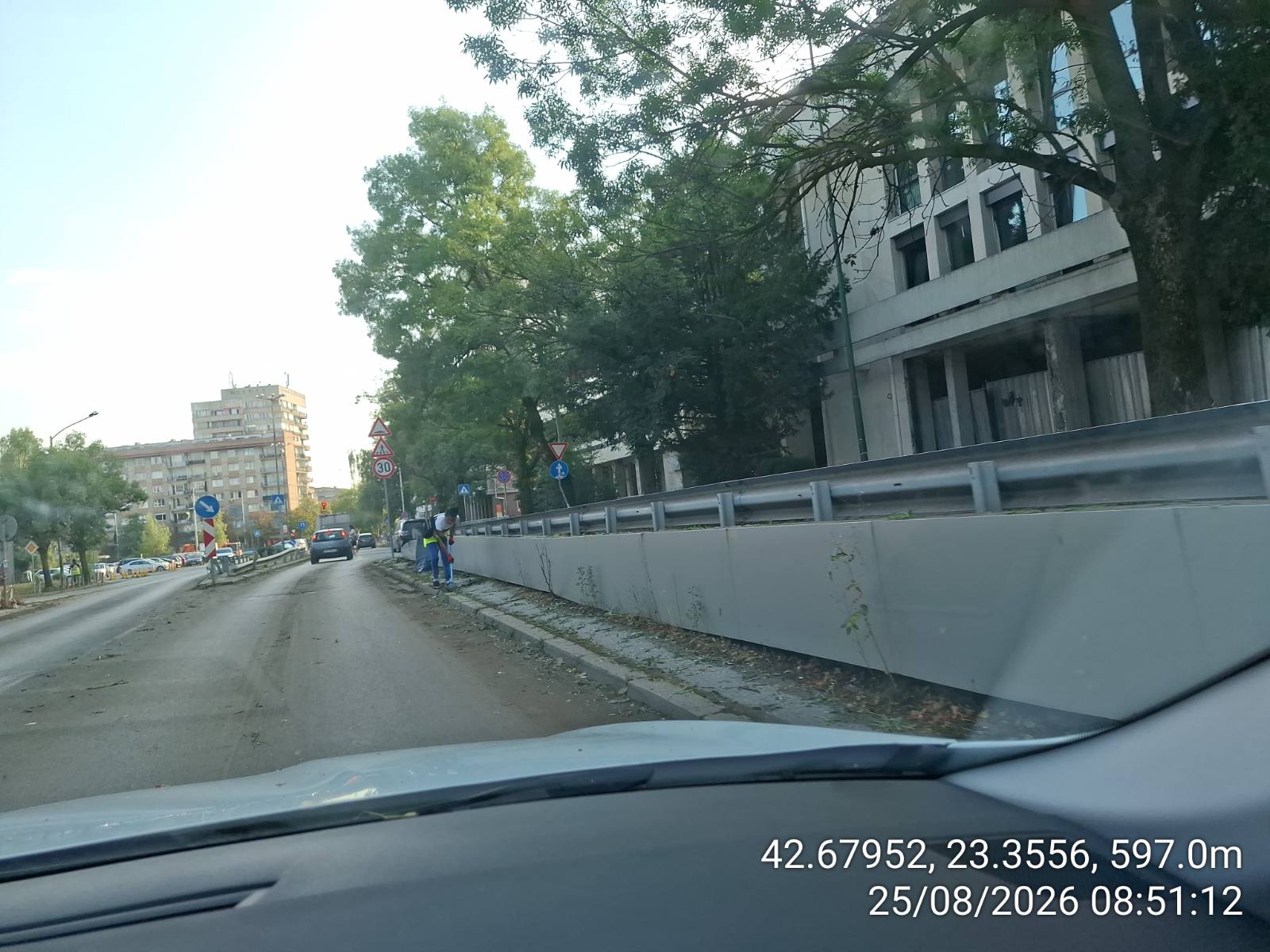 Почистване на обществени пространства