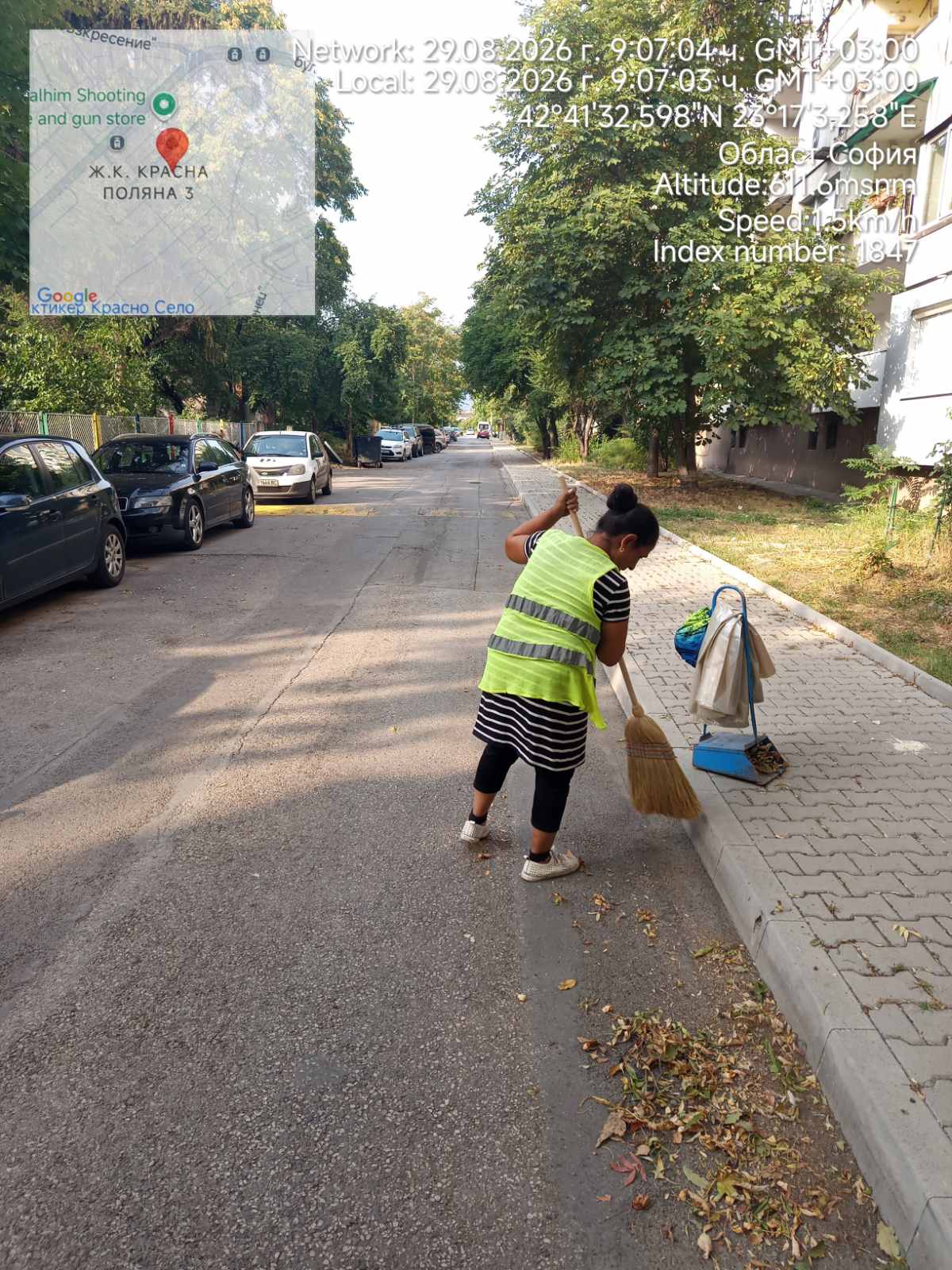 Почистване на тротоари и обществени пространства