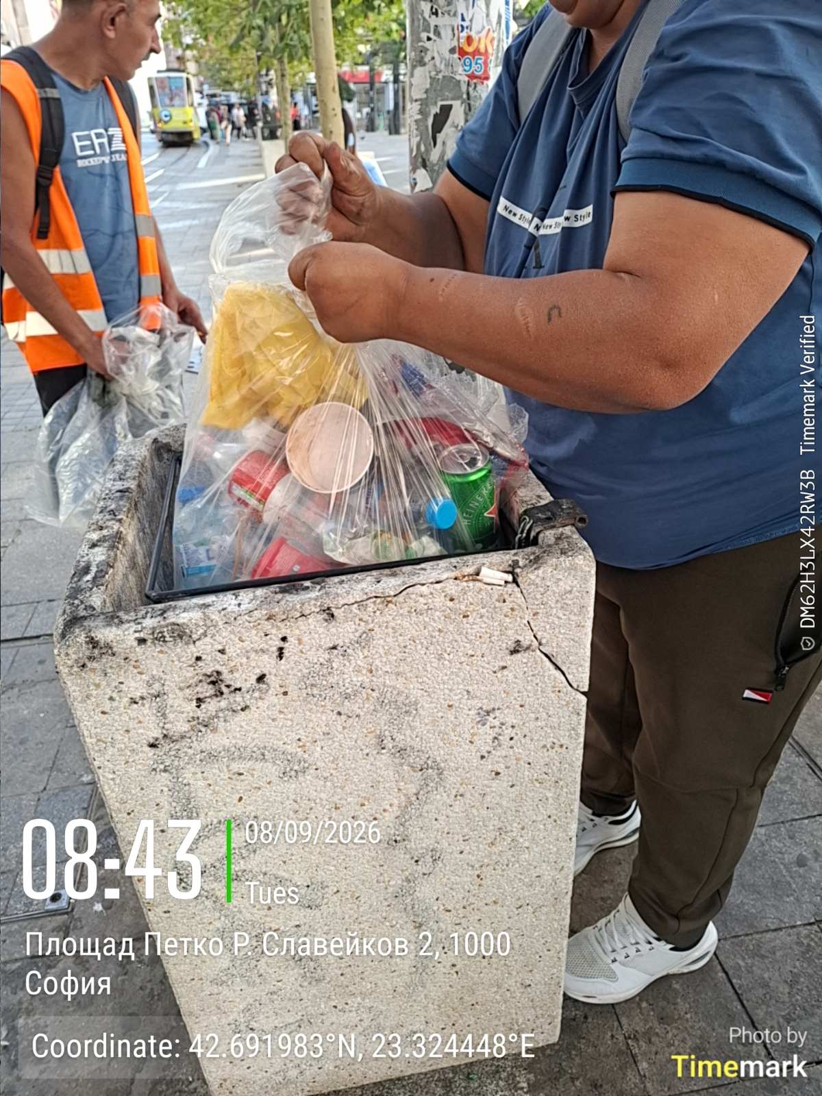 Обслужване на улични кошчета
