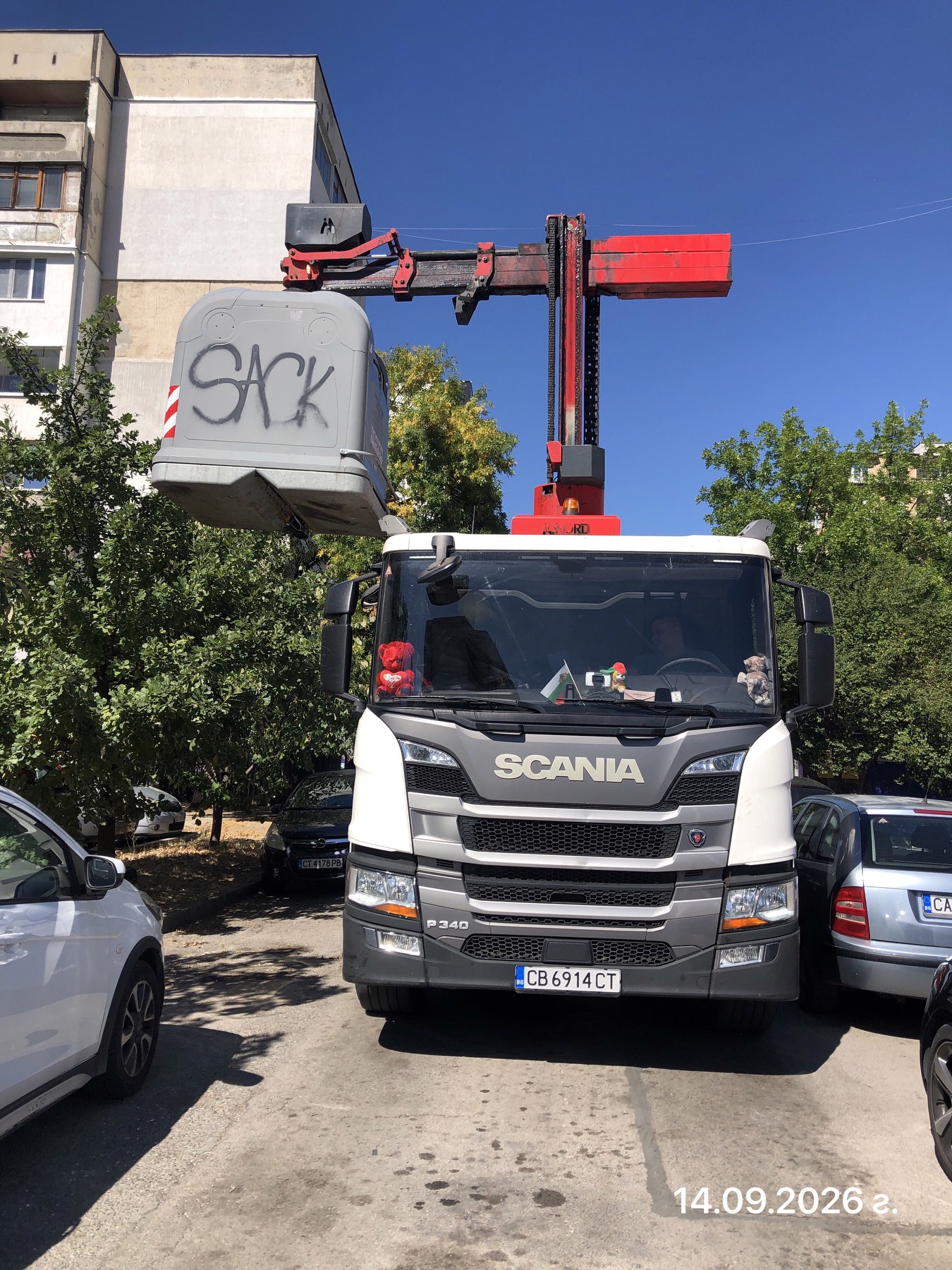 Обслужване на контейнери за битов отпадък