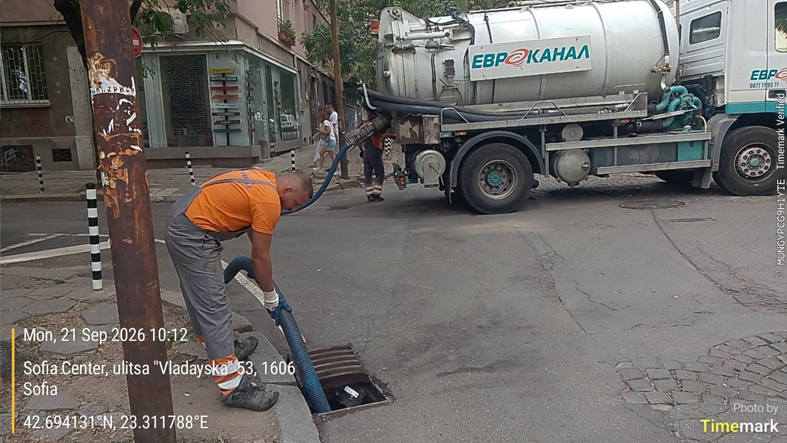 Почистване на дъждоприемни шахти