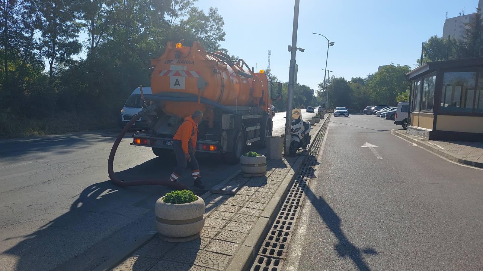 Почистване на дъждоприемни шахти